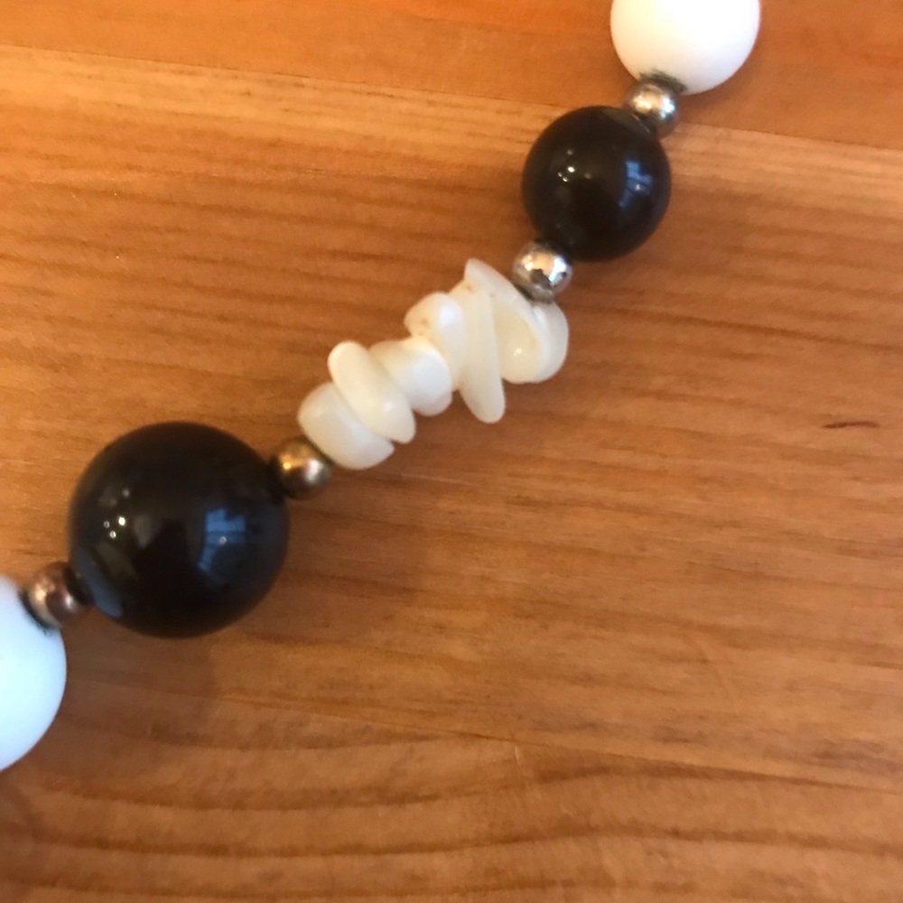 Black&white mother of pearl bead necklace - Picture 4 of 4